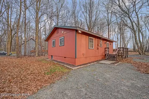 2288 Beaver Cir, Pocono Summit, PA 18346