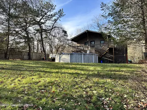 389 Clearview Dr, Long Pond, PA 18334