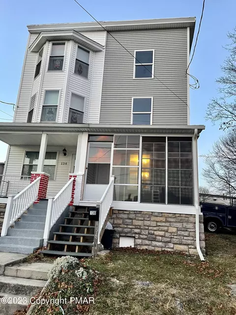 136 E Mcmurtrie St, Summit Hill, PA 18250