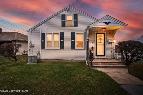 318 Diamond St, Slatington, PA 18080