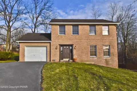 111 Papillion Ct, East Stroudsburg, PA 18301