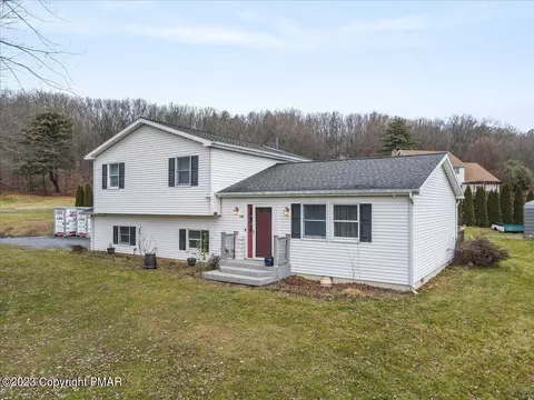 140 Country Acres Dr, Kunkletown, PA 18058