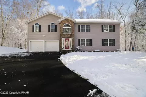 3122 Laurel View Ln, Tobyhanna, PA 18466