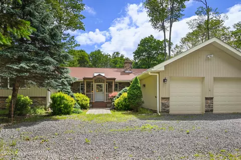2378 Hillcrest Dr, Pocono Pines, PA 18350