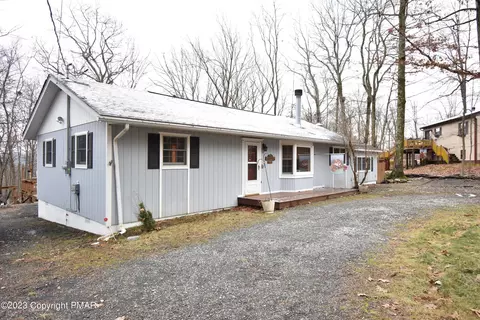 2133 Fawn Ln, Bushkill, PA 18324