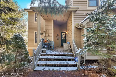 116 Laurel Ct, Tannersville, PA 18372