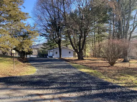 112 Cedar Ln, Saylorsburg, PA 18353