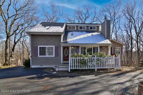 126 Hillcrest Dr, Dingmans Ferry, PA 18328