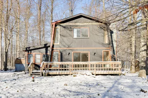 1187 Aurora Ter, Tobyhanna, PA 18466