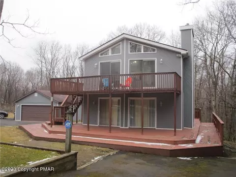 42 Brunswick Dr, Mount Pocono, PA 18344