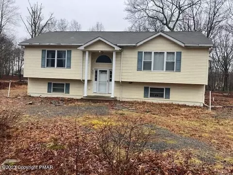 2116 Oaktree Ln, Bushkill, PA 18324
