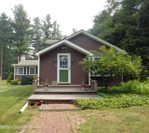 5280 Pocono Crest Rd, Pocono Pines, PA 18350