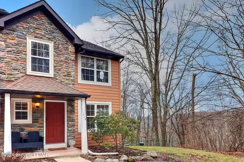 36 Sky View Dr # E, East Stroudsburg, PA 18302