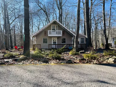 105 Arbutus Dr, Tobyhanna, PA 18466