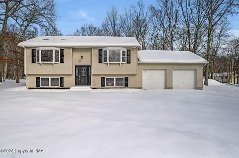 2130 Snowflake Ct, Bushkill, PA 18324
