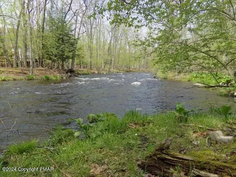 166 Saunders Dr, Bushkill, PA 18324 photo 32