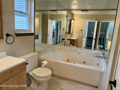 3379 Windemere Dr, Bushkill, PA 18324 photo 8