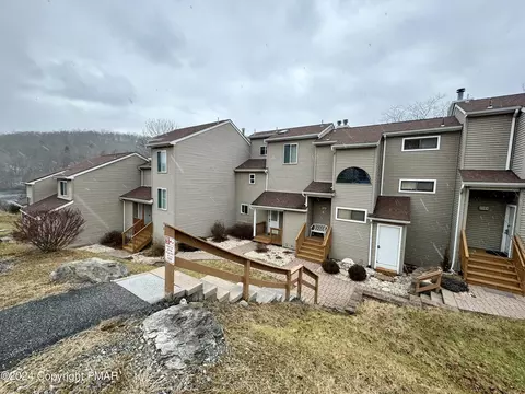 3379 Windemere Dr, Bushkill, PA 18324