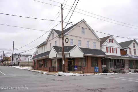 2 E Ludlow St, Summit Hill, PA 18250