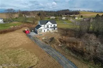 759 Emerald Valley Ln, Bangor, PA 18013