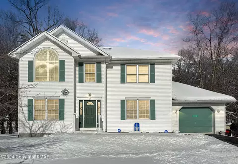 6112 Victoria Dr, Tobyhanna, PA 18466