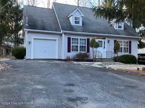 9266 Westwood Dr, Tobyhanna, PA 18466