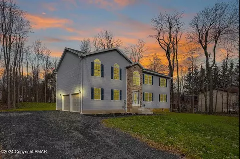 124 Regis Walk St, Tobyhanna, PA 18466
