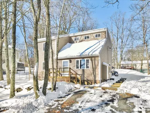 2114 Lakeview Rd, Bushkill, PA 18324