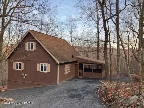 1096 Porter Dr, Bushkill, PA 18324
