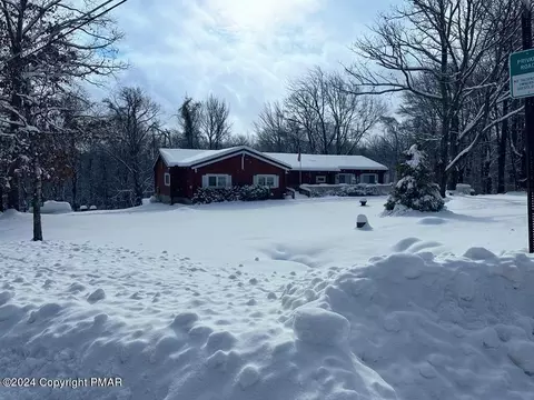 2117 Sweetfern Ln, Cresco, PA 18326