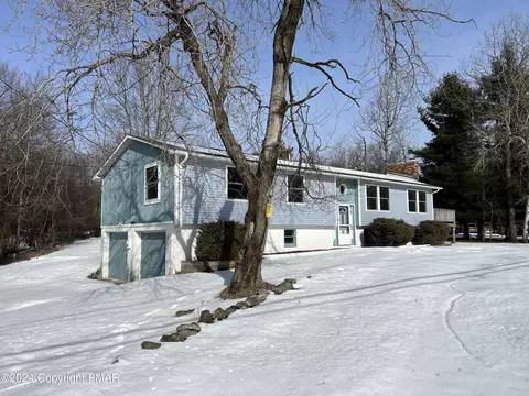 486 Clearview Dr, Long Pond, PA 18334