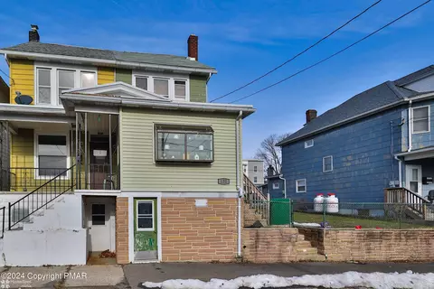 122 E Holland St, Summit Hill, PA 18250