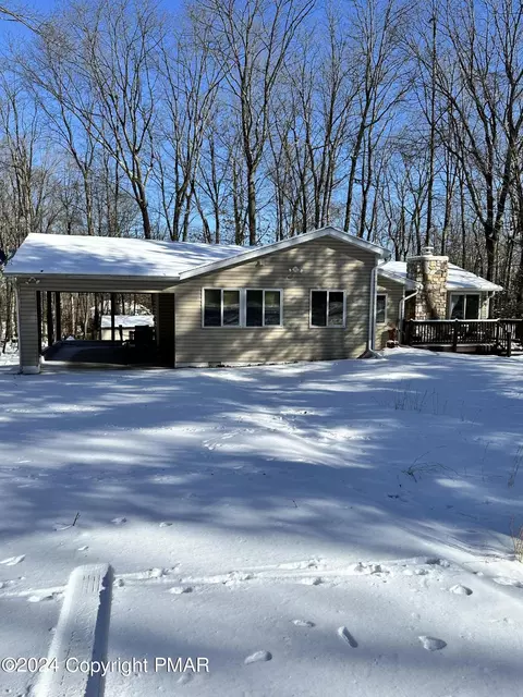 259 Pine Tree Dr, Cresco, PA 18326