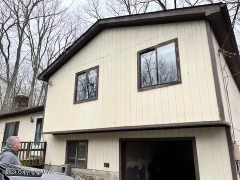 2326 Burntwood Dr, East Stroudsburg, PA 18301