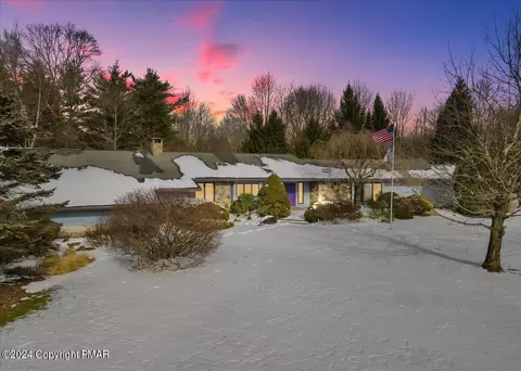 5249 Mountain View Dr, Stroudsburg, PA 18360