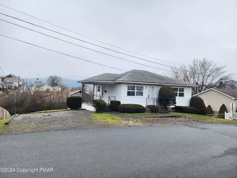 106 E Oak St, Pittston, PA 18640