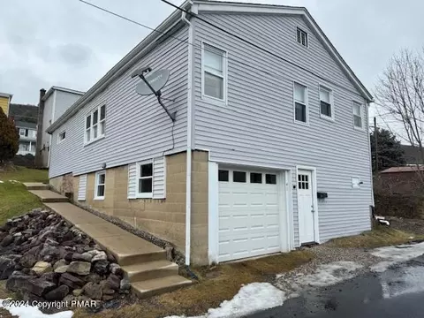 43 W Marconi Ave, Nesquehoning, PA 18240