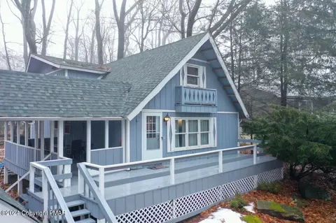 1111 Blue Jay Ln, Tobyhanna, PA 18466