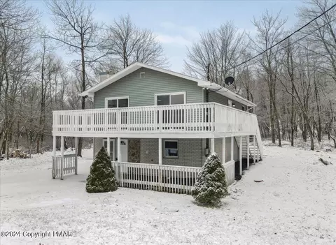 264 Clearview Dr, Long Pond, PA 18334
