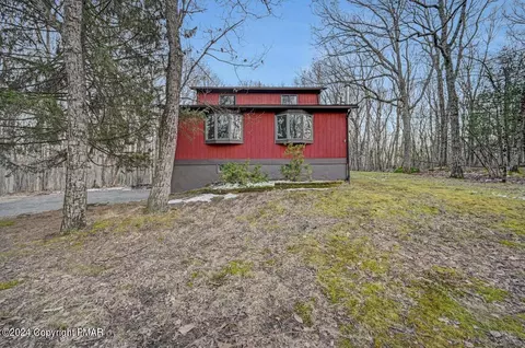 147 Midlake Dr, Milford, PA 18337