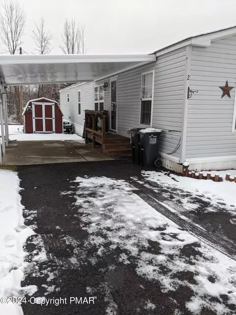 2 Mountain Laurel Vlg, Spring Brook, PA 18444