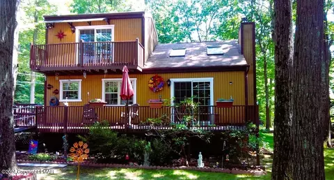 8165 Mayfair Rd, Tobyhanna, PA 18466