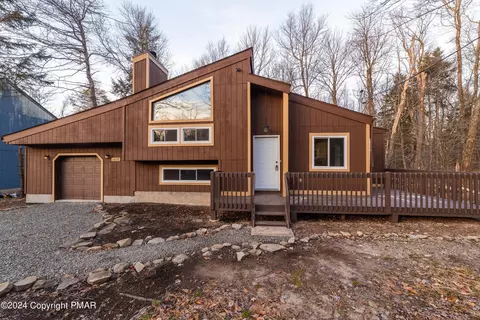 9465 Juniper Dr, Tobyhanna, PA 18466