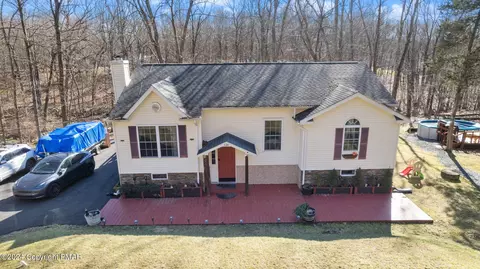 1232 Pocono Mountain Lake Dr, Bushkill, PA 18324