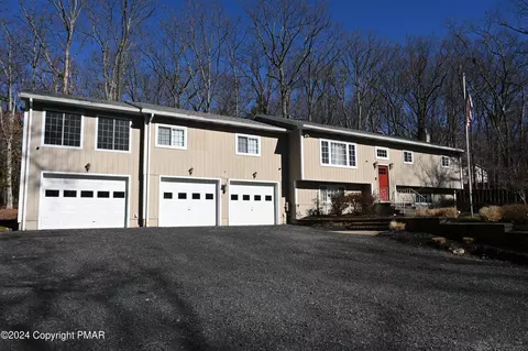 3120 Long Ct, Bushkill, PA 18324