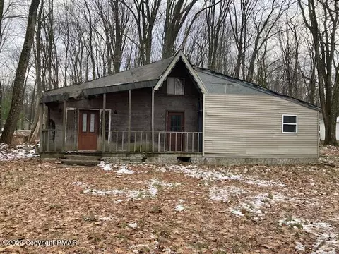 5283 Hummingbird Dr, Pocono Summit, PA 18346