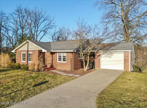 1215 Macungie Ave, Emmaus, PA 18049