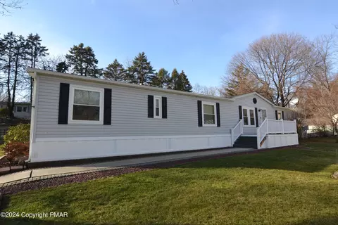 7 Valley View Dr, Bath, PA 18014