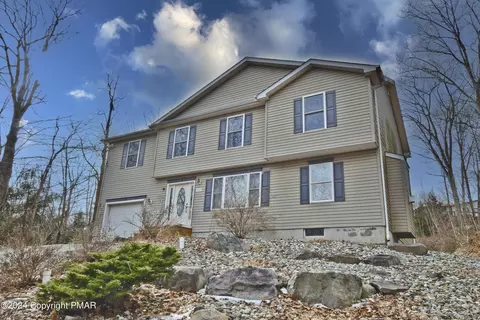 107 Crestwood Dr, Mount Pocono, PA 18344