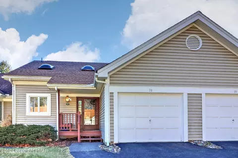 38 Harmon Dr, Stroudsburg, PA 18360
